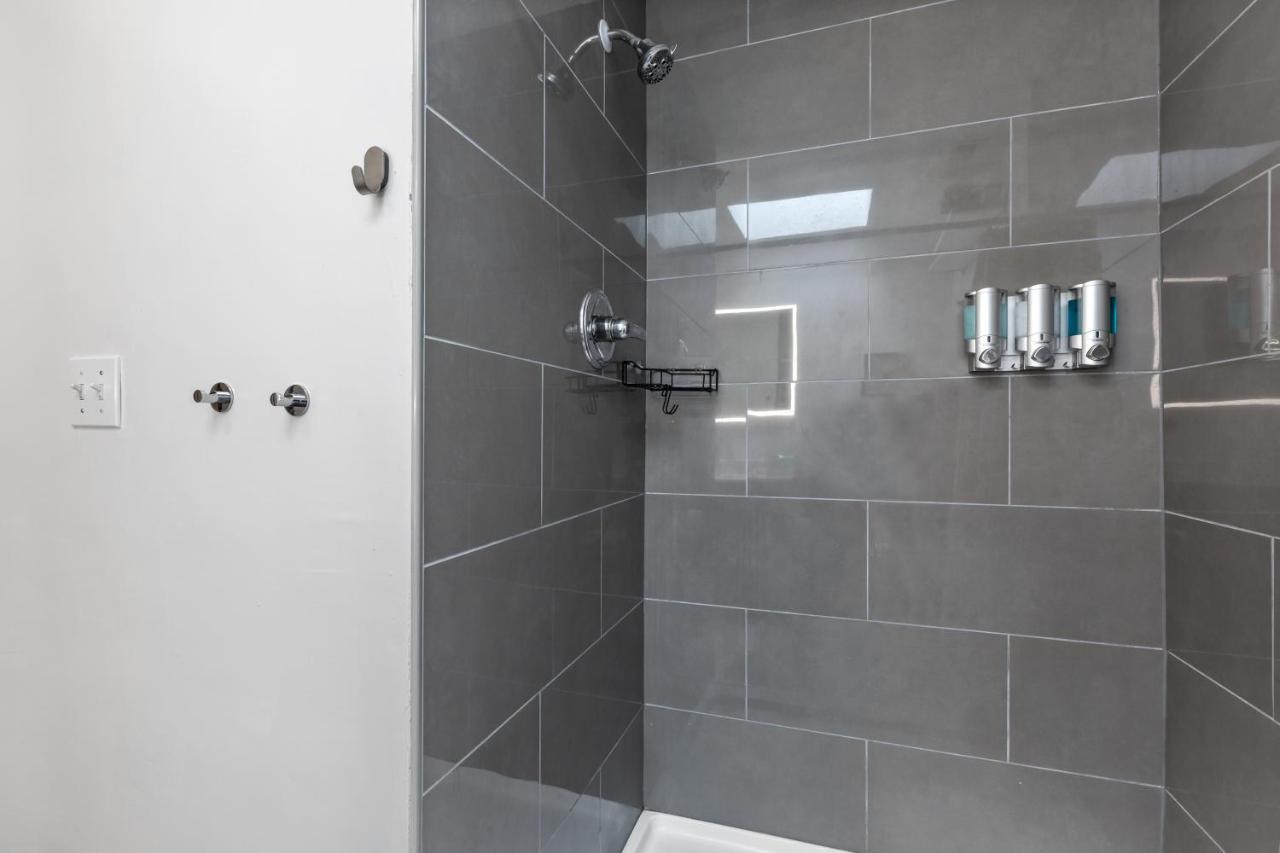 Pristine Townhouse With Rooftop Deck Near Canton! Baltimore Extérieur photo